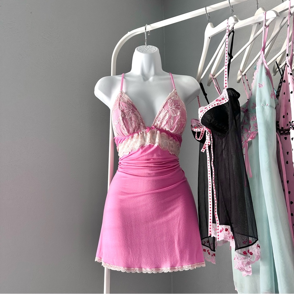 Victoria's Secret Pink and Cream Lace Slip - Picture 4 of 11